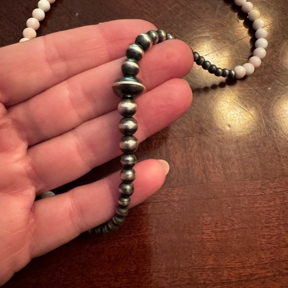 Native Pink Conch and Silver Navaho Bead Necklace - Picture 6 of 8